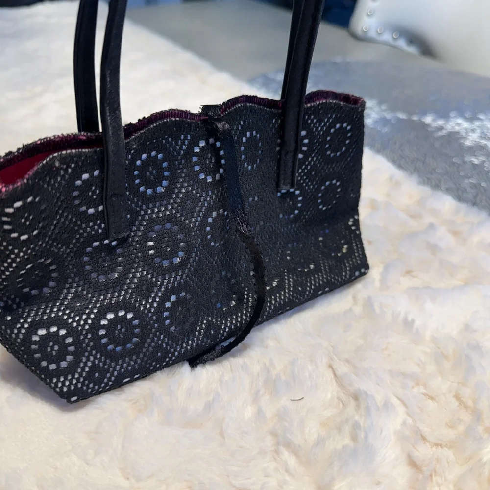 Vintage Victoria’s Secret Elegant Black lace and Satin Pink Handbag - Picture 7 of 12
